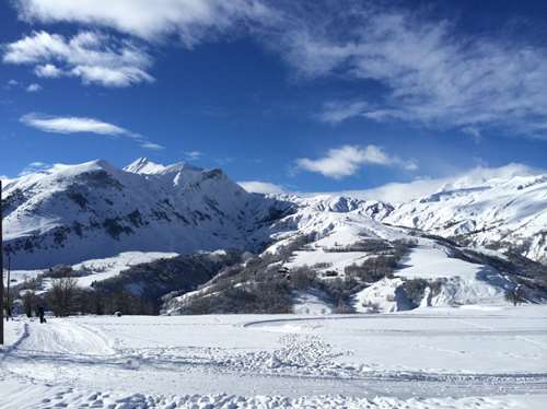 vue de la maison d`augustin en hiver