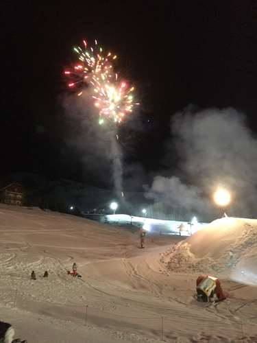 Feu d`artifice au big air de st jean d`arves pendant les vacances au ski à la maison d`augustin de saint jean d`arves