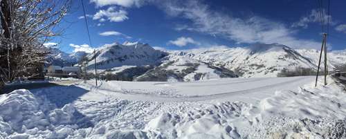 vue sur le glacier de l`etendard depuis la maison d`augustin à st jean d`arves